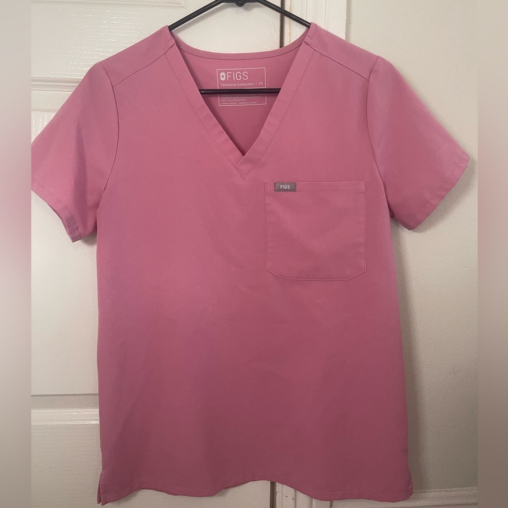FIGS Chalk Pink Scrub Set